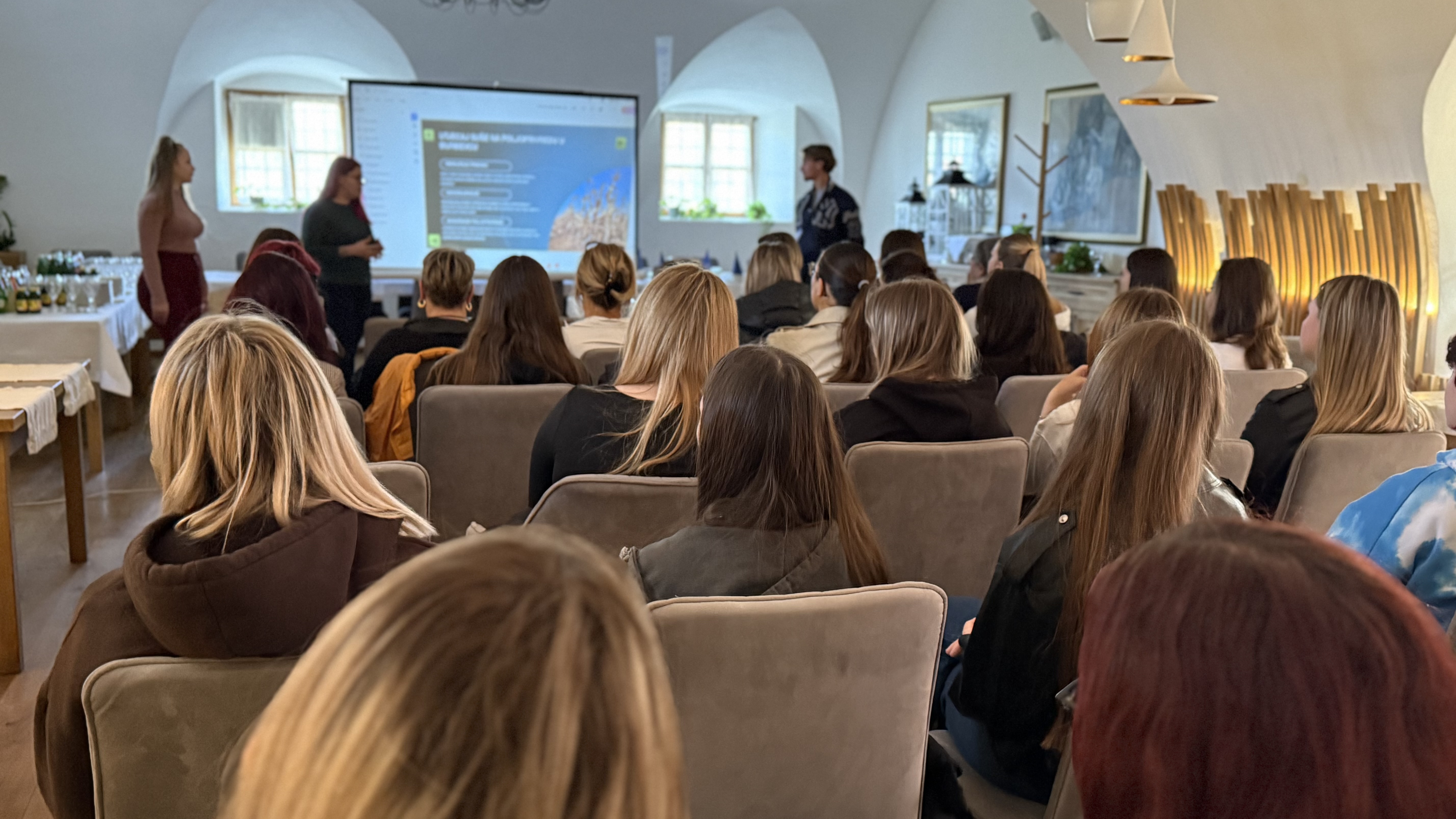 Mladi na završnoj konferenciji projekta „SDG Street Action Đurđevac” u prepunoj dvorani Staroga grada predstavili viziju zelenijeg i održivijeg grada
